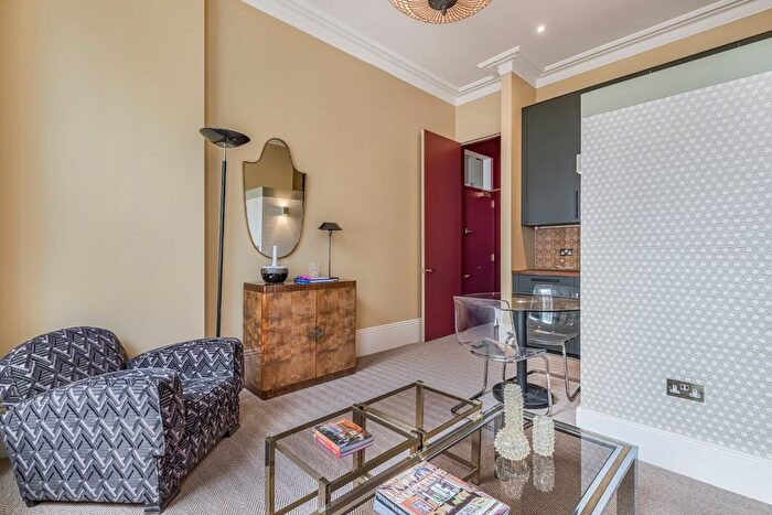 1 Bedroom Flat To Rent In Redcliffe Gardens, Chelsea, London, SW10