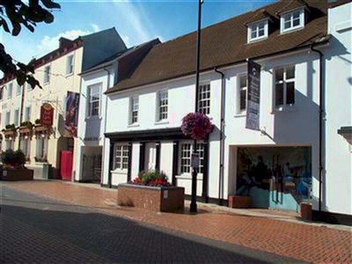 Apartment To Rent In Anchor Court, RG21