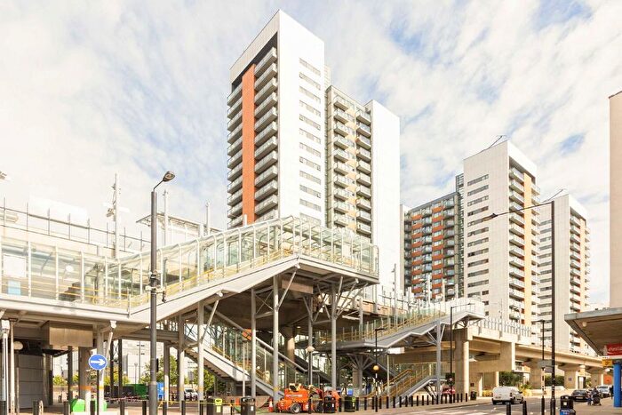 2 Bedroom Flat To Rent In Blackwall Way, Canary Wharf, E14