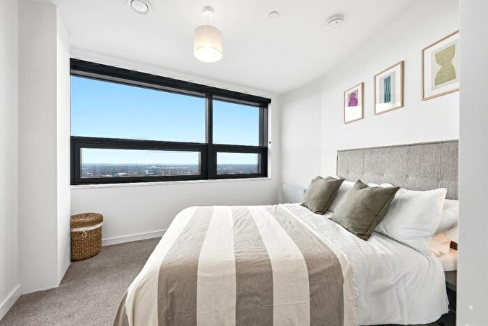 1 Bedroom Apartment To Rent In The Octagon - Great Charles Street Queensway, Birmingham, B3