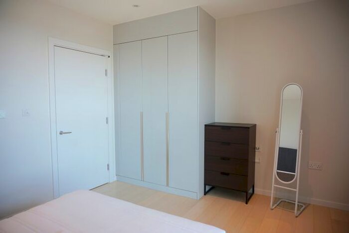 1 Bedroom Flat For Sale In Glasshouse Gardens, London, E20