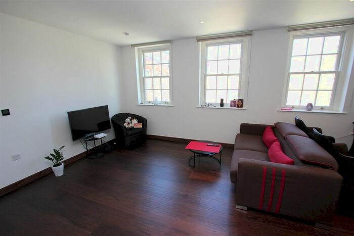 Studio To Rent In King Henry Terrace, Sovereign Court, Wapping, E1W