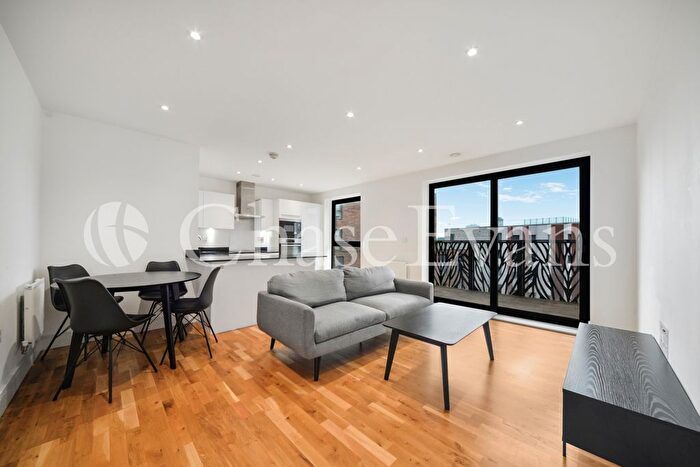 1 Bedroom Flat To Rent In Cityview Point, Leven Wharf, Leven Road, Poplar, London, E14