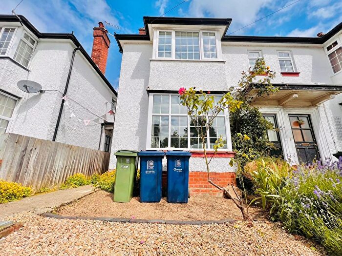 2 Bedroom Flat To Rent In Cavell Road, Oxford, OX4