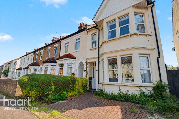 4 Bedroom End Of Terrace House For Sale In High Street, Southend-On-Sea, SS3
