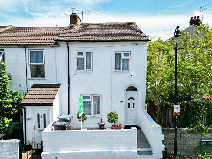 2 Bedroom End Terrace House To Rent In Wellington Street, Gravesend, Kent, DA12