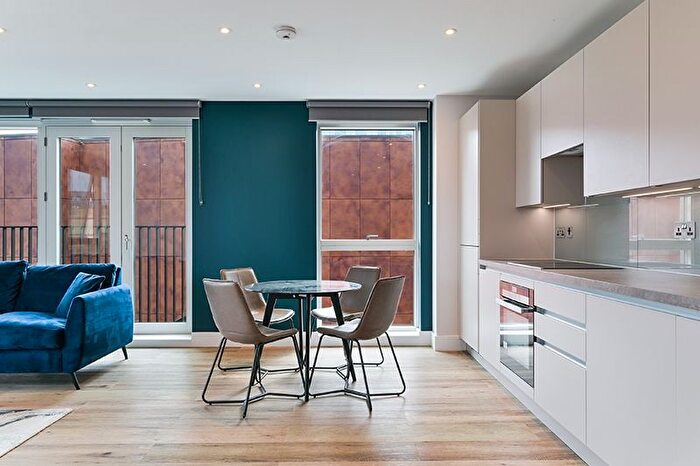 2 Bedroom Flat To Rent In High Street, Redhill, RH1