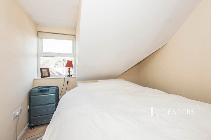 2 Bedroom Apartment To Rent In Holmesdale Road, Reigate, RH2