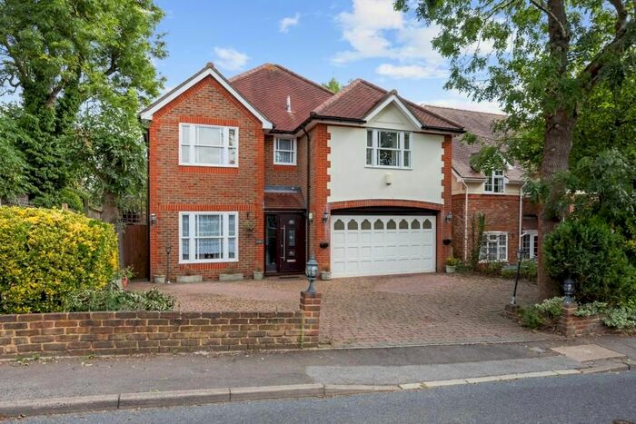 5 Bedroom Detached House To Rent In Fairview Road, Chigwell, IG7