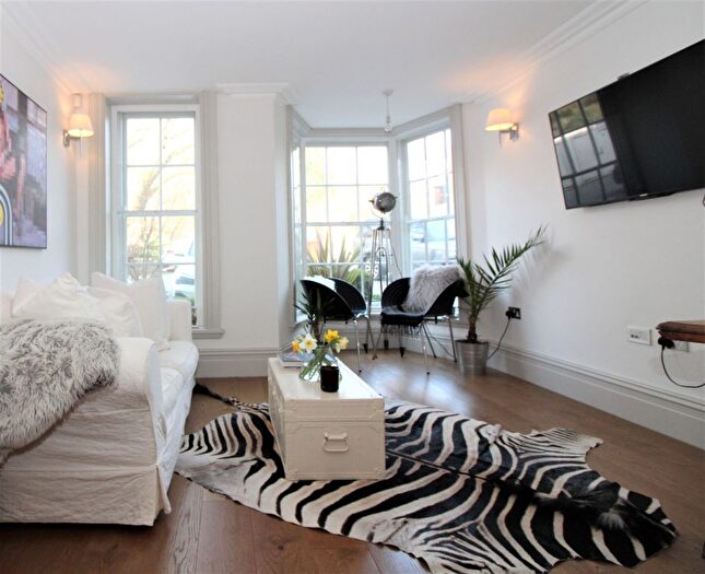 2 Bedroom Flat To Rent In London Road, Tunbridge Wells, TN1
