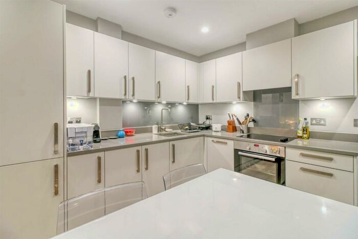 2 Bedroom Flat To Rent In Cornwall Avenue, Finchley, N3