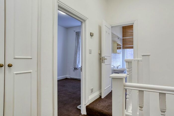 1 Bedroom Flat To Rent In Castle Hill Parade, The Avenue, Ealing London, W13