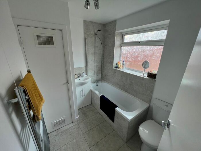 2 Bedroom Bungalow To Rent In Yew Tree Avenue, Hazel Grove, Stockport, SK7