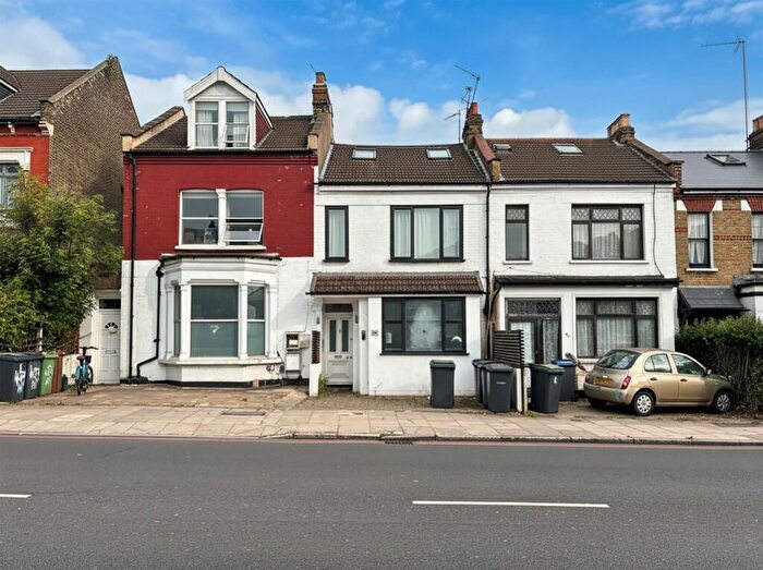 3 Bedroom Flat For Sale In Archway Road, Highgate, London, N6