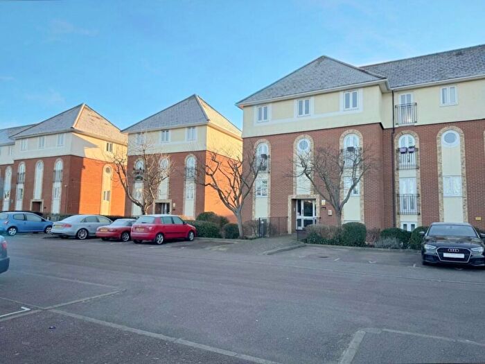 2 Bedroom Flat To Rent In Walsingham Close, Hatfield, AL10