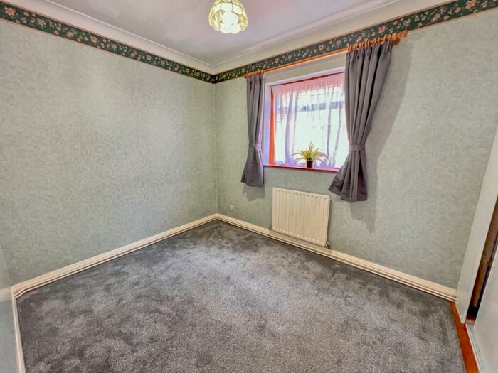 3 Bedroom Detached Bungalow For Sale In Cambria Crescent, Gravesend