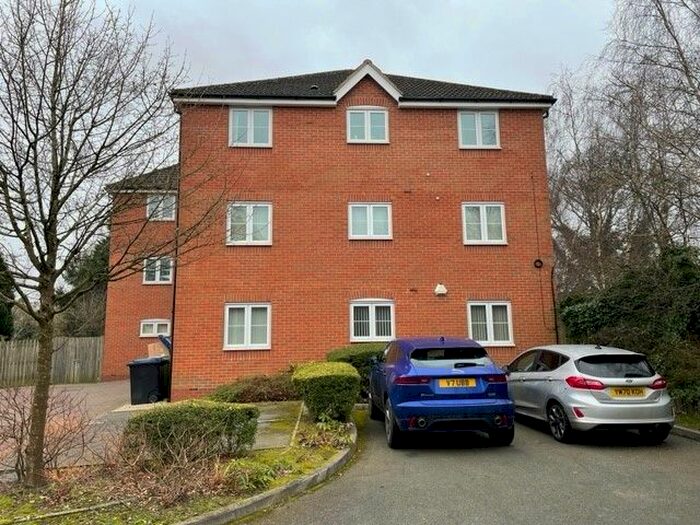 2 Bedroom Flat To Rent In Maypole Close, Maypole B14