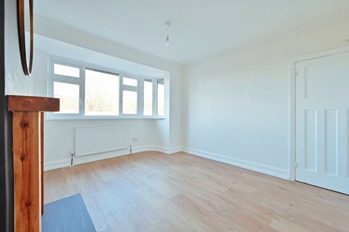 2 Bedroom Flat To Rent In Courtlands Drive, Watford, WD17
