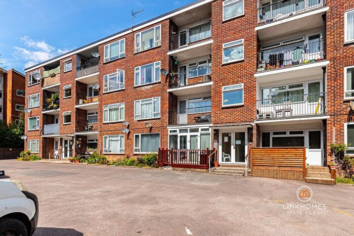 2 Bedroom Flat For Sale In Ashley Road, Poole, BH14