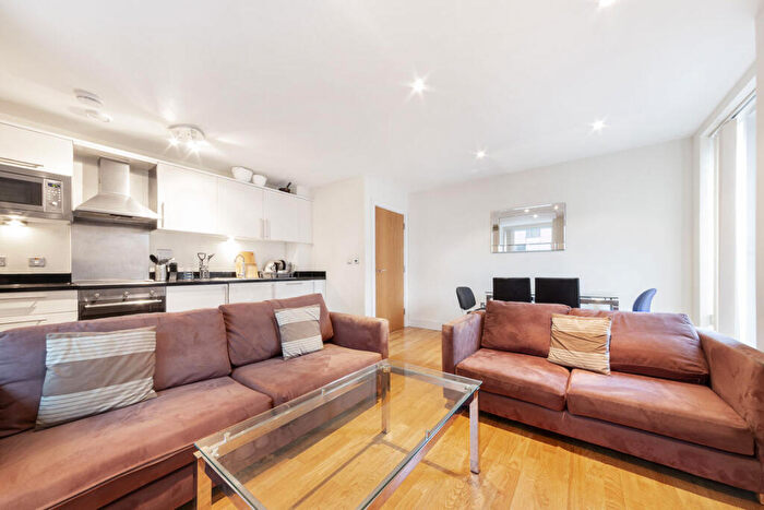 3 Bedroom Flat To Rent In Prestons Road, East India, E14