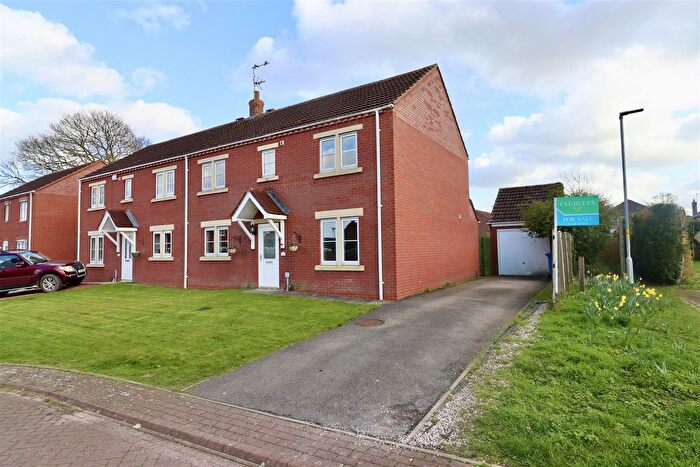 4 Bedroom Semi-detached House For Sale In St. Oswalds Close, Wilberfoss, York, YO41