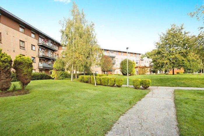 2 Bedroom Flat To Rent In Commonwealth Drive, Crawley, RH10