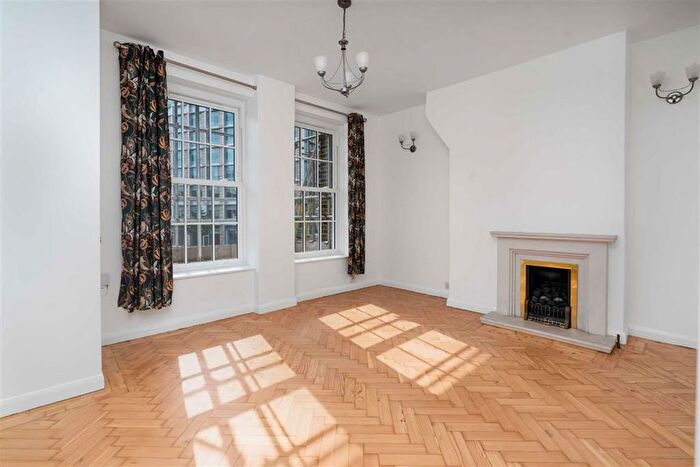 4 Bedroom Flat To Rent In Sumner Street, London Bridge, SE1