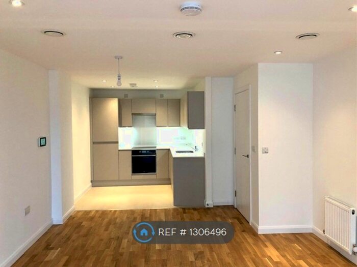 1 Bedroom Flat To Rent In Orchid Court, Watford WD17