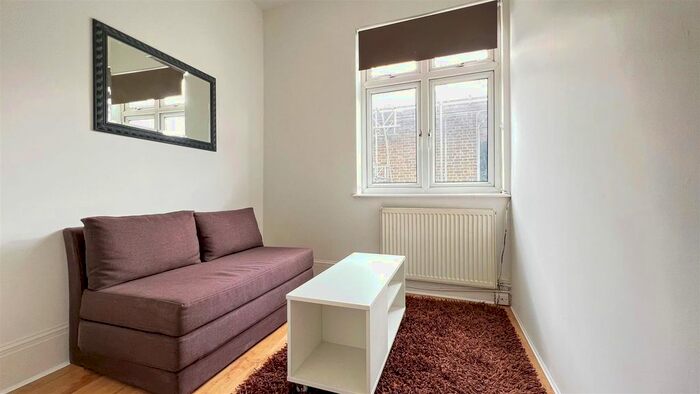 1 Bedroom Flat To Rent In Fulham Palace Road, Hammersmith, London, W6