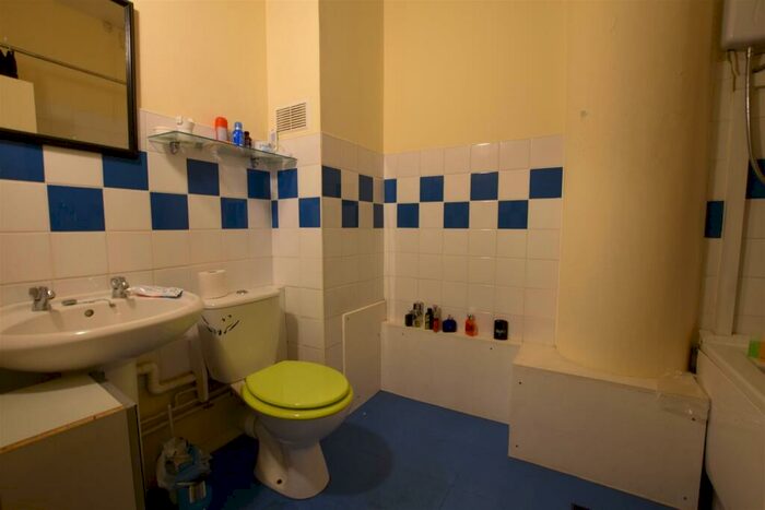 1 Bedroom Flat For Sale In Princess Margaret Road, East Tilbury, RM18
