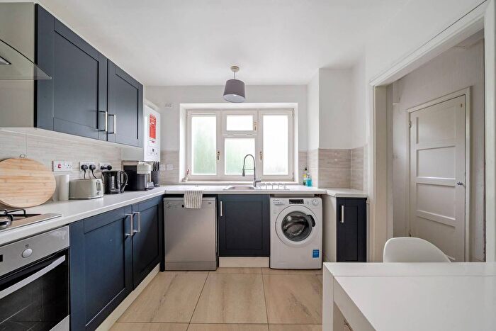 2 Bedroom Flat To Rent In Broadhurst Gardens, South Hampstead, London, NW6