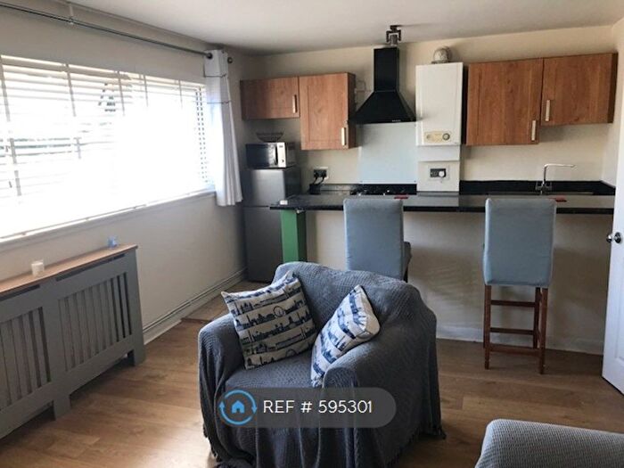 1 Bedroom Flat To Rent In Byfleet Road, New Haw, Addlestone, KT15