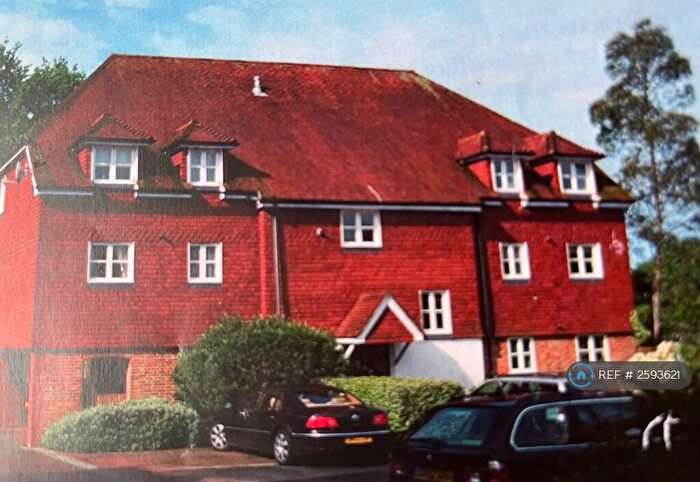 1 Bedroom Flat To Rent In Priory Court, Reigate, RH2