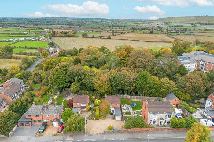 3 Bedroom Detached House For Sale In Bath Road, Devizes, Wiltshire, SN10