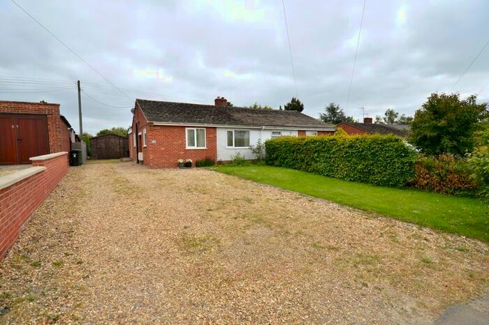 3 Bedroom Semi-Detached Bungalow For Sale In Stratford Road, Honeybourne, Evesham, WR11