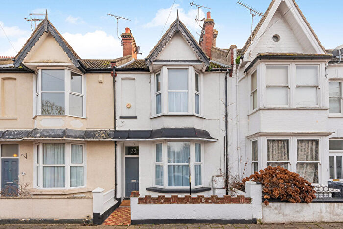 1 Bedroom Flat For Sale In Brunswick Square, Herne Bay, Kent, CT6