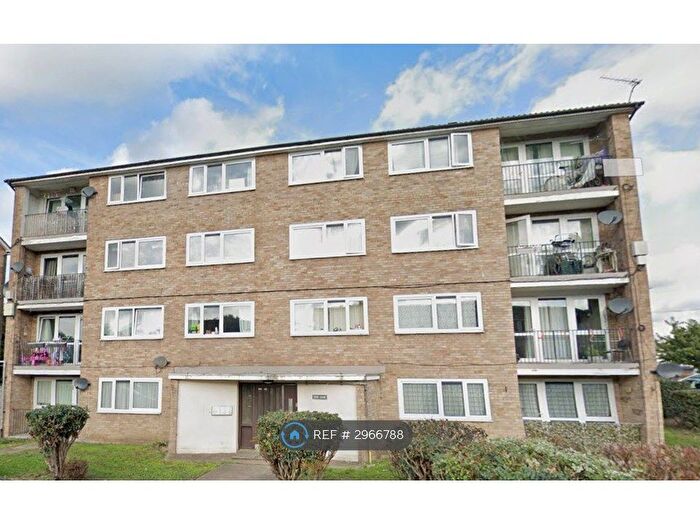 2 Bedroom Flat To Rent In Turpin Avenue, Romford, RM5