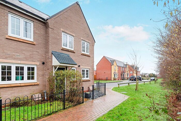 3 Bedroom Semi Detached House For Sale In Kiln Close, Lightmoor Village, Telford, TF4