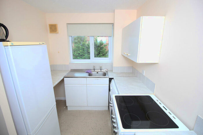 1 Bedroom Flat To Rent In Express Drive, Goodmayes, IG3