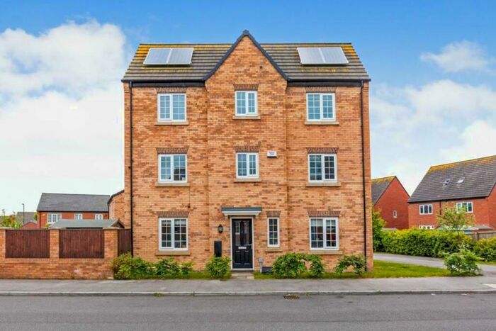 4 Bedroom Semi-Detached House To Rent In Tissington Drive, Waverley, S60