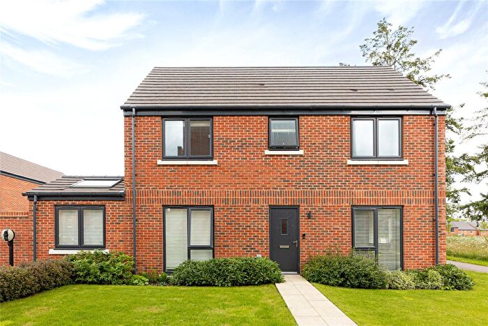 3 Bedroom Detached House To Rent In Joseph Walk, Ottershaw, Chertsey, Surrey, KT16