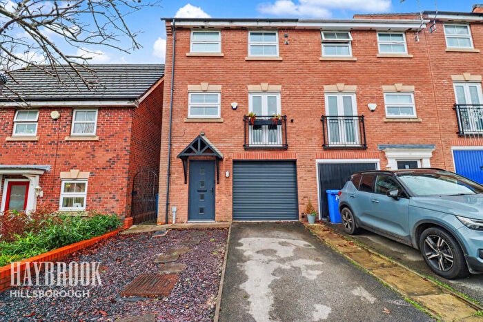 3 Bedroom Town House For Sale In Middlewood Drive East, Sheffield, S6