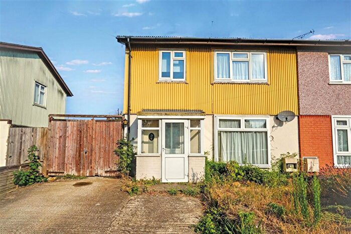 3 Bedroom Semi-Detached House For Sale In Ruskin Grove, Dartford, DA1