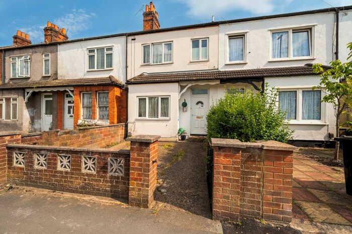 3 Bedroom Terraced House To Rent In Walton Road, Woking, GU21