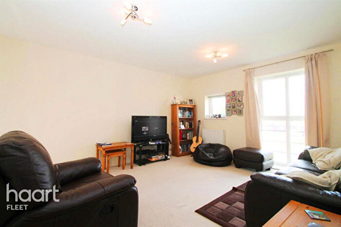 2 Bedroom Apartment To Rent In Honington Mews, Farnborough, GU14