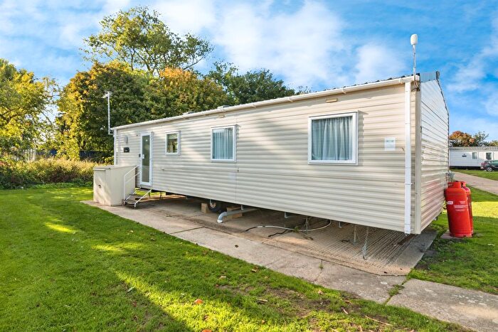3 Bedroom Mobile/park Home For Sale In Coast Road, Corton, Lowestoft, NR32