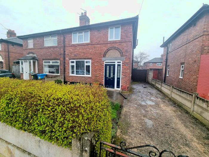 3 Bedroom Semi-Detached House To Rent In Haryngton Avenue, Warrington, WA5
