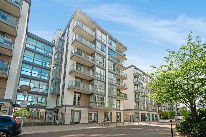 2 Bedroom Flat For Sale In Jantzen House, Brentford, TW8