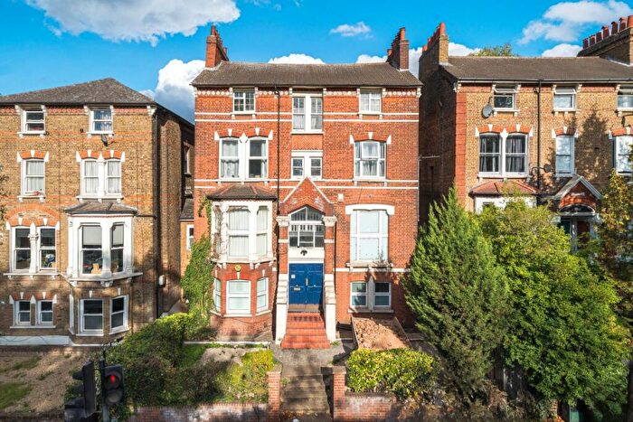 3 Bedroom Flat For Sale In Lordship Lane, London, SE22