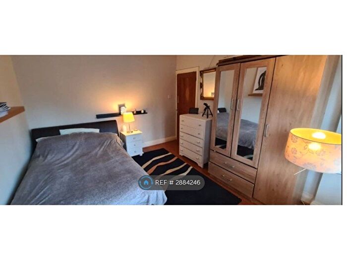 2 Bedroom Flat To Rent In Grover Court, London, SE13